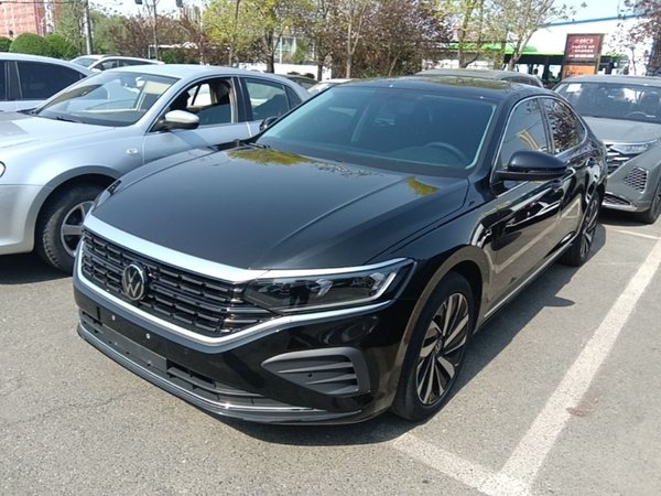 Volkswagen Passat · 2025 год