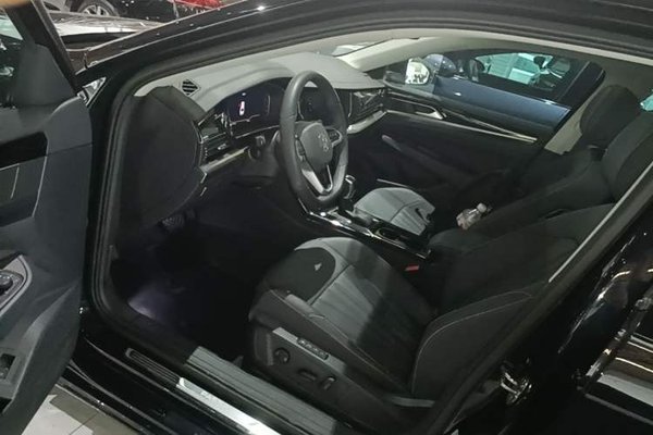 Volkswagen Passat 2025, 7700 км, за 22364 USD - фото 23