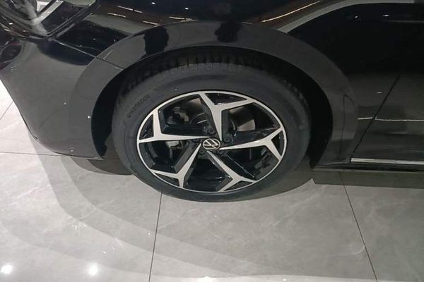 Volkswagen Passat 2025, 7700 км, за 22364 USD - фото 15