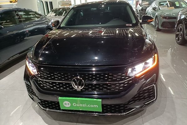 Volkswagen Passat 2025, 7700 км, за 22364 USD