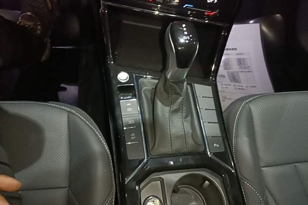 Volkswagen Passat 2025, 7700 км, за 22364 USD - фото 21