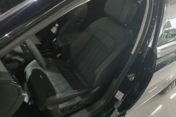 Volkswagen Passat 2025, 7700 км, за 22364 USD - фото 22