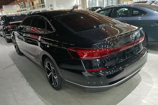 Volkswagen Passat 2025, 7700 км, за 22364 USD