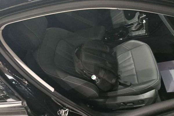 Volkswagen Passat 2025, 7700 км, за 22364 USD - фото 24