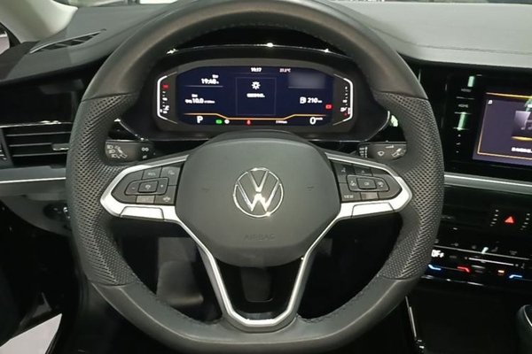 Volkswagen Passat 2025, 7700 км, за 22364 USD - фото 18