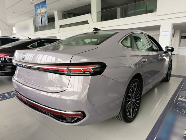 Volkswagen Passat 2025, 10600 км, за 26405 USD - фото 9