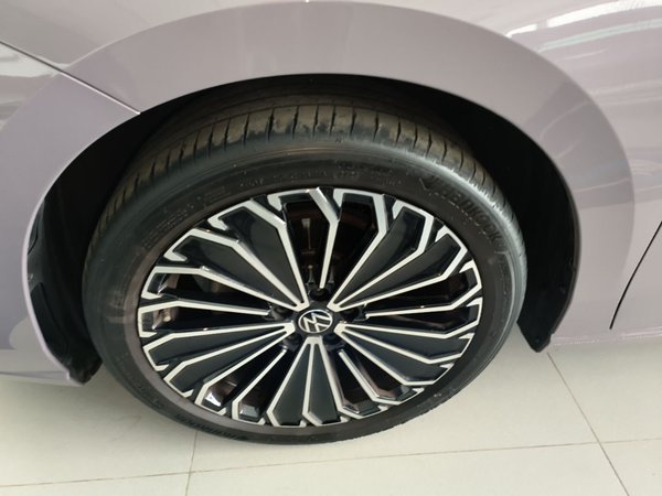 Volkswagen Passat 2025, 10600 км, за 26405 USD - фото 11