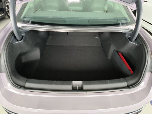 Volkswagen Passat 2025, 10600 км, за 26405 USD