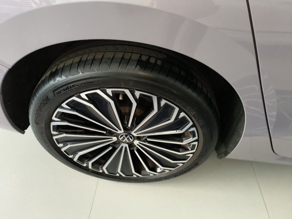 Volkswagen Passat 2025, 10600 км, за 26405 USD - фото 13