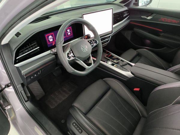 Volkswagen Passat 2025, 10600 км, за 26405 USD - фото 22