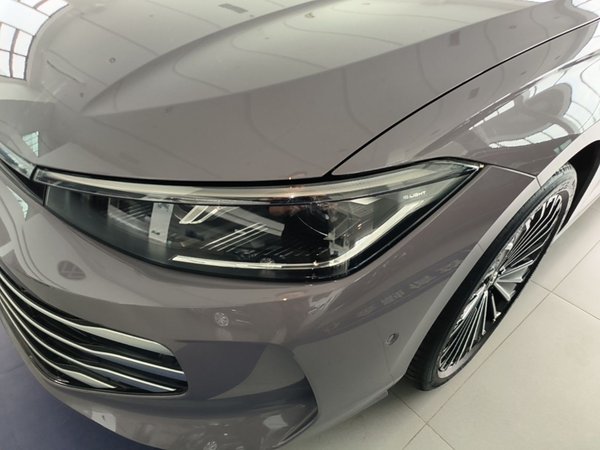 Volkswagen Passat 2025, 10600 км, за 26405 USD - фото 12