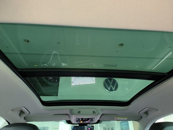 Volkswagen Passat 2025, 10600 км, за 26405 USD
