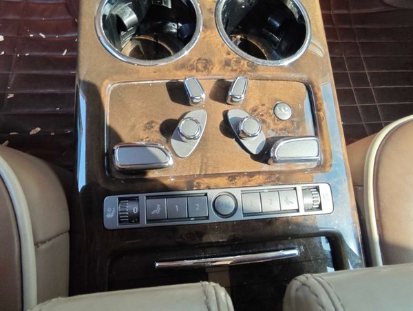 Volkswagen Phaeton 2012, 149300 км, за 18372 USD - фото 15