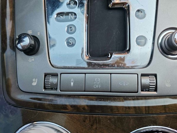 Volkswagen Phaeton 2012, 149300 км, за 17067 USD - фото 27