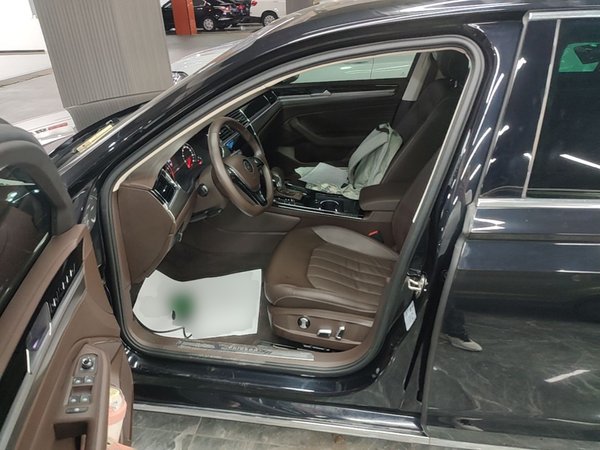 Volkswagen Phideon 2021, 81400 км, за 22185 USD - фото 18
