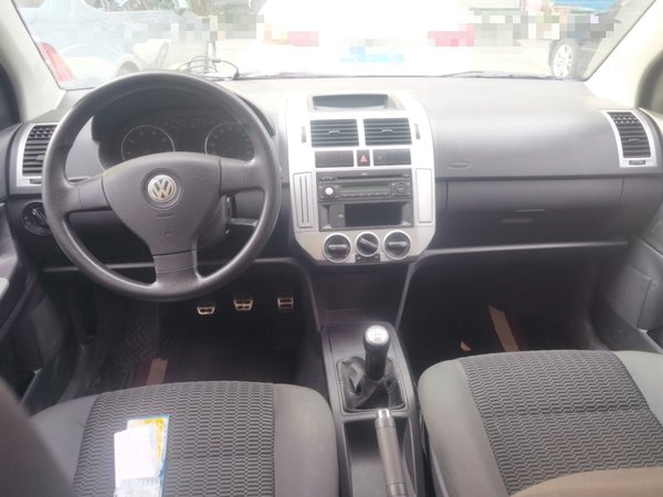 Volkswagen Polo 2009, 142500 км, за 2335 USD
