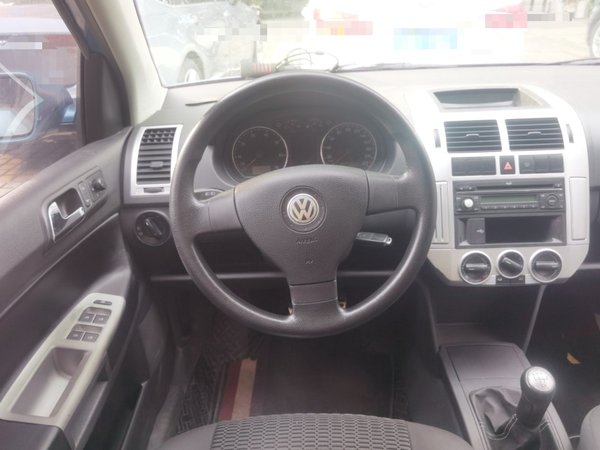 Volkswagen Polo 2009, 142500 км, за 2335 USD