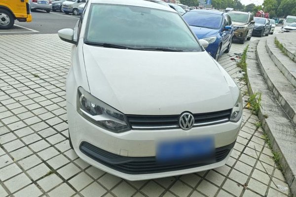 Volkswagen Polo 2014, 77400 км, за 4665 USD