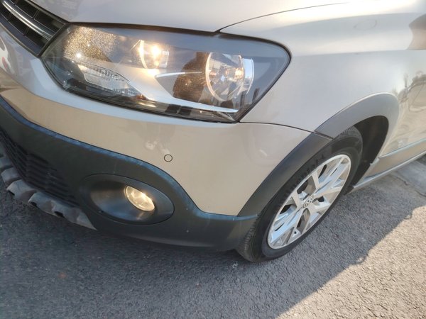 Volkswagen Polo 2014 1.6L Cross Polo Automatic, 2014 года