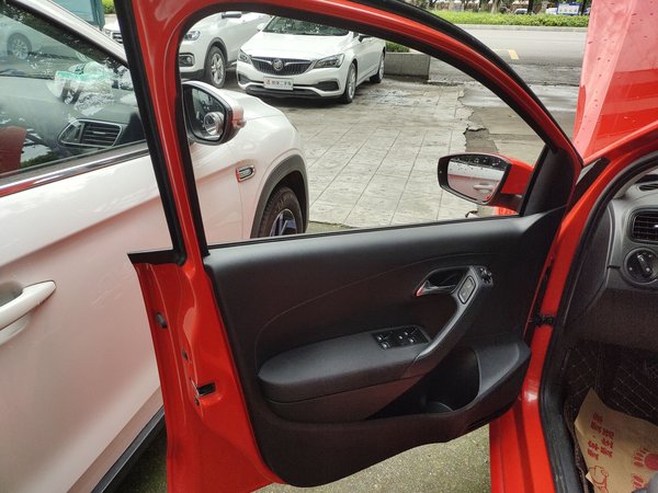 Volkswagen Polo 2016, 66500 км, за 5806 USD - фото 25