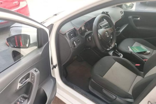 Volkswagen Polo 2016, 63000 км, за 5716 USD