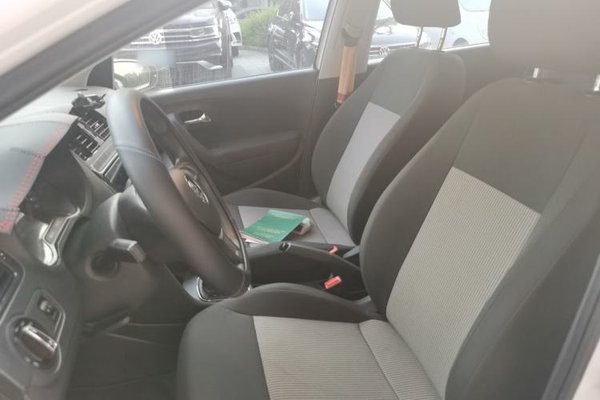 Volkswagen Polo 2016, 63000 км, за 5716 USD