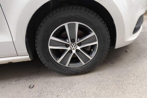 Volkswagen Polo 2016, 71500 км, за 4826 USD