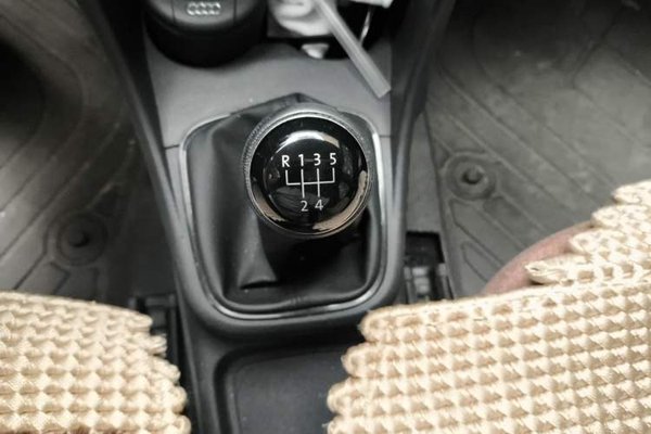 Volkswagen Polo 2016, 71500 км, за 4826 USD - фото 11