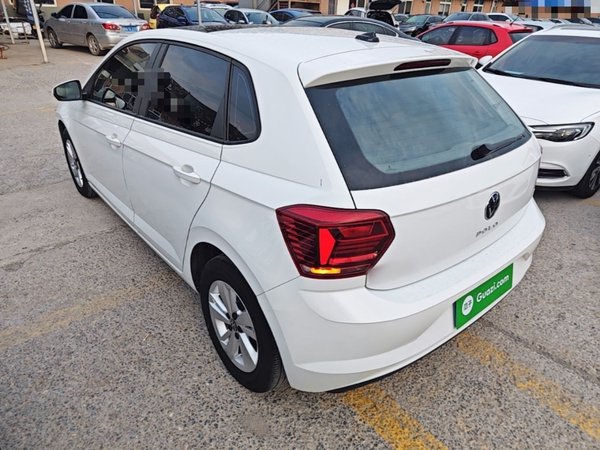 Volkswagen Polo 2023, 60000 км, за 10038 USD