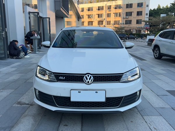 Volkswagen Sagitar 2013, 154400 км, за 7930 USD