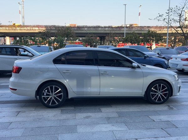 Volkswagen Sagitar 2013 2.0 TSI GLI, 2013 года