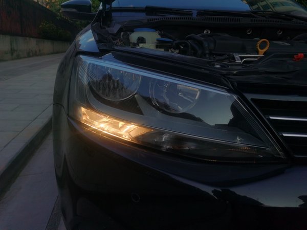 Volkswagen Sagitar 2014, 102000 км, за 5387 USD