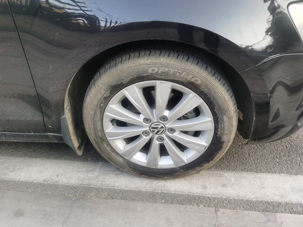 Volkswagen Sagitar 2014, 102000 км, за 5387 USD