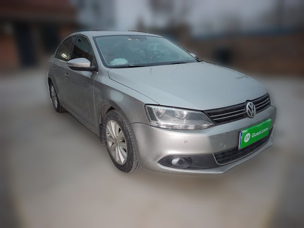 Volkswagen Sagitar 2014, 106600 км, за 5827 USD