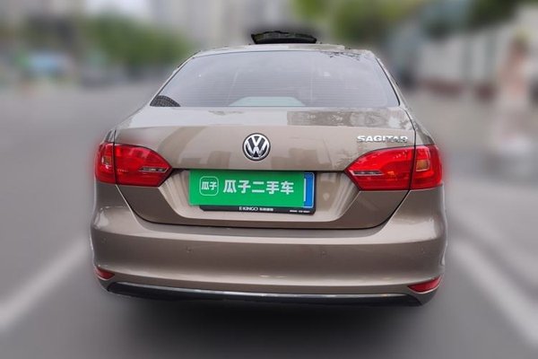 Volkswagen Sagitar 2014, 143300 км, за 4480 USD