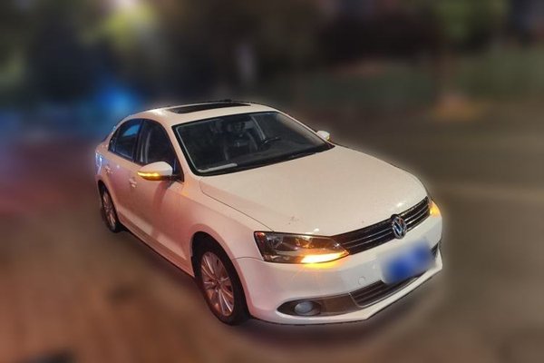 Volkswagen Sagitar 2014, 184700 км, за 4214 USD