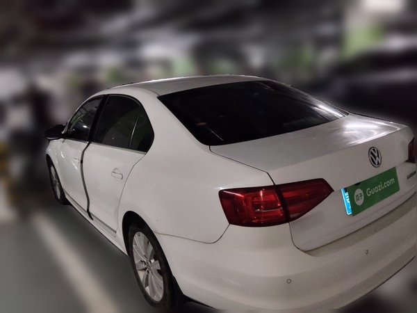Volkswagen Sagitar 2015, 107899 км, за 5645 USD