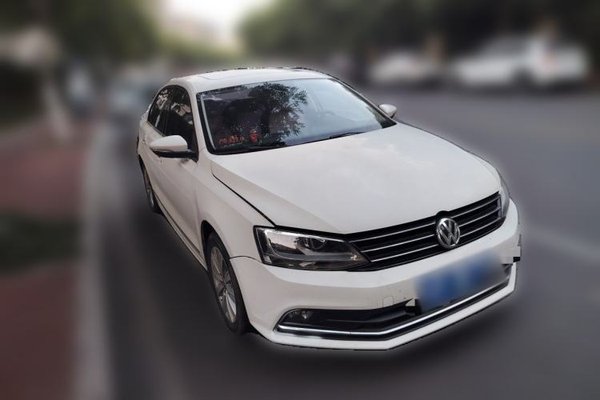 Volkswagen Sagitar 2015, 122300 км, за 4913 USD