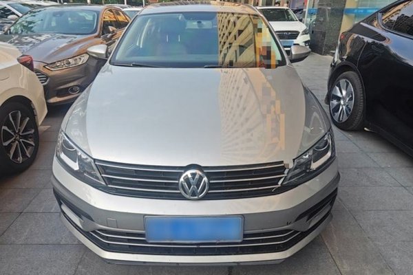 Volkswagen Sagitar 2018, 62900 км, за 8849 USD
