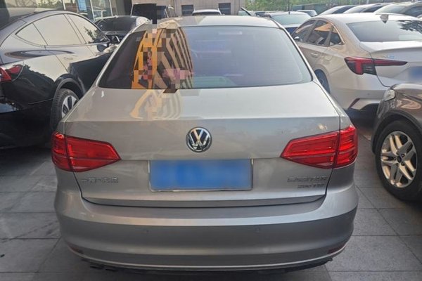 Volkswagen Sagitar 2018, 62900 км, за 8849 USD