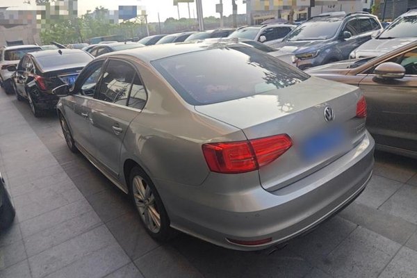 Volkswagen Sagitar 2018, 62900 км, за 8849 USD