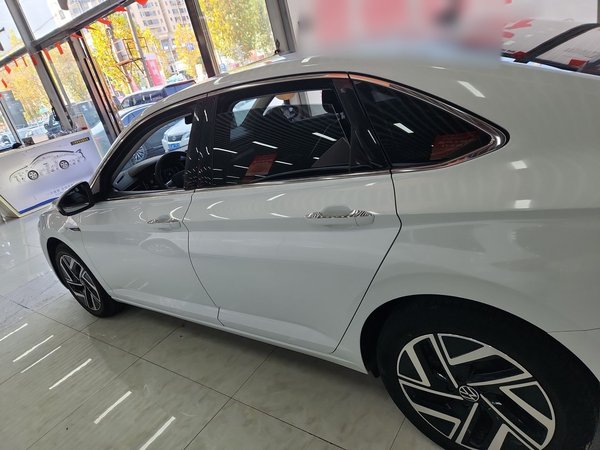 Volkswagen Sagitar 2023, 51700 км, за 14817 USD
