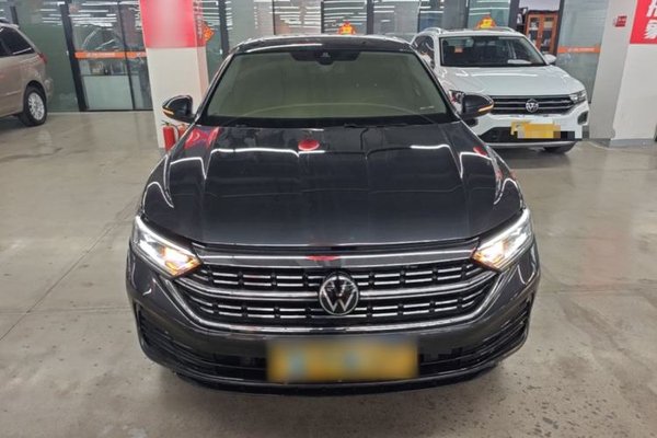 Volkswagen Sagitar 2023, 30400 км, за 15220 USD