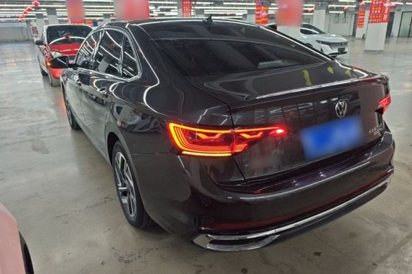 Volkswagen Sagitar 2023, 30400 км, за 15220 USD
