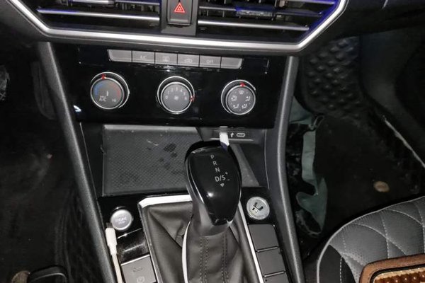 Volkswagen Sagitar 2023, 29900 км, за 12986 USD - фото 9