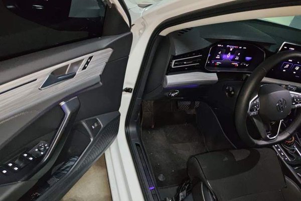 Volkswagen Sagitar 2023, 43900 км, за 12481 USD - фото 15