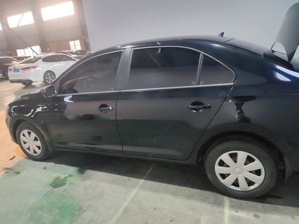 Volkswagen Santana 2013, 130600 км, за 3285 USD