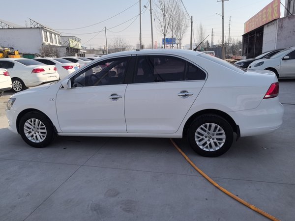 Volkswagen Santana 2015, 106200 км, за 4946 USD