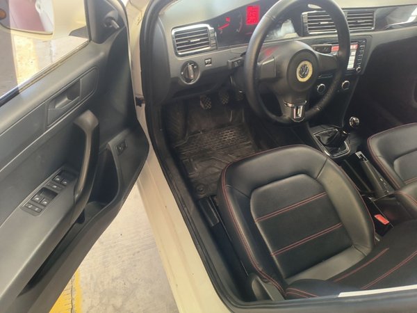 Volkswagen Santana 2015, 80500 км, за 4875 USD - фото 19