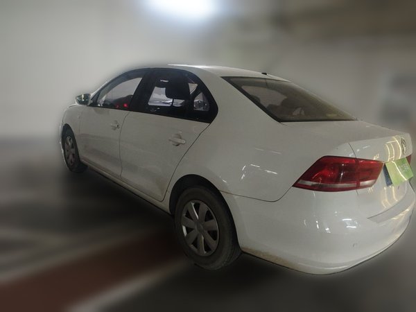 Volkswagen Santana 2015, 148800 км, за 2955 USD